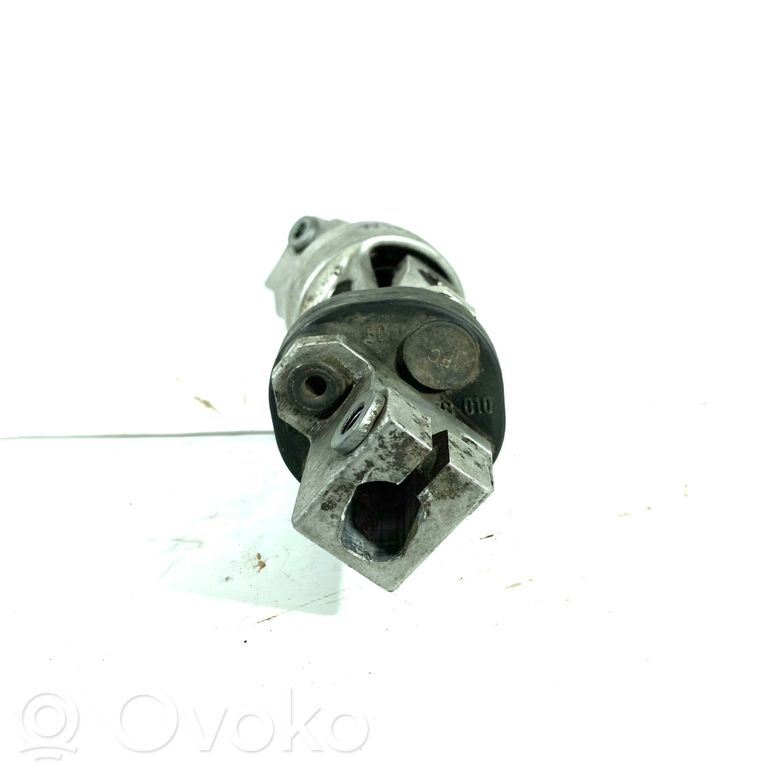 Stūresrata ass krustsavienojums