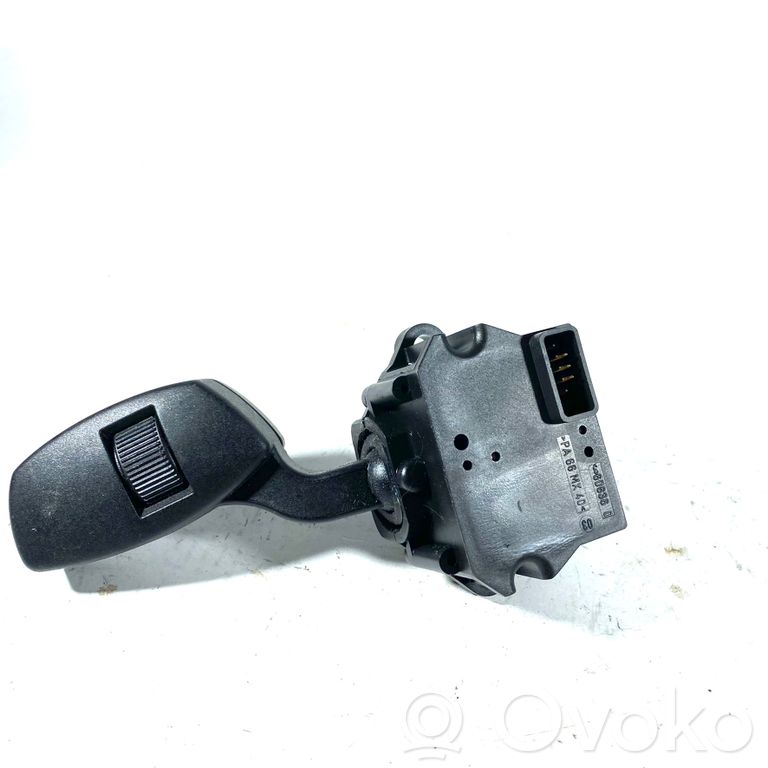 Stikla tīrītāju slēdzis