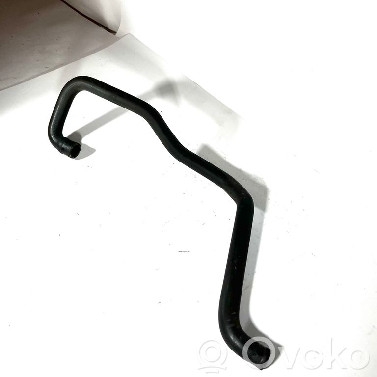 Caurulīte (-es) / šļūtene (-es)