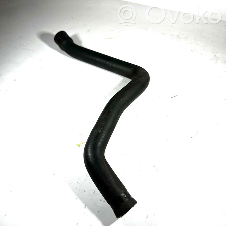 Caurulīte (-es) / šļūtene (-es)