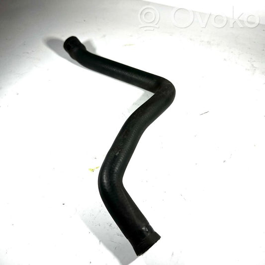 Caurulīte (-es) / šļūtene (-es)