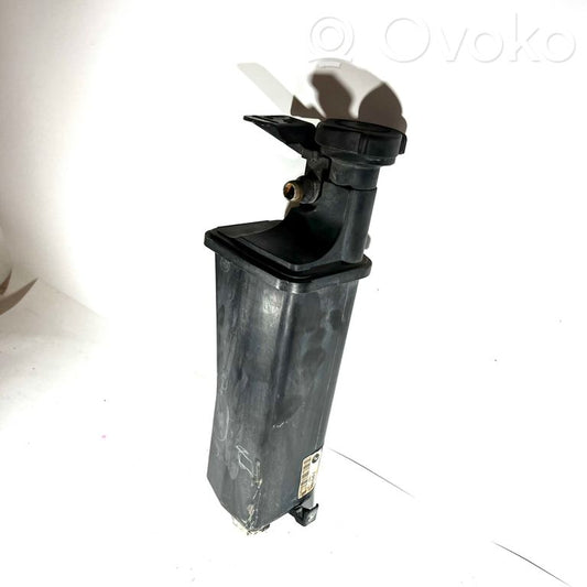 Dzesēšanas šķidruma izplešanās tvertne