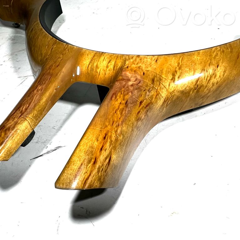 Stūres ass dekoratīvā apdare