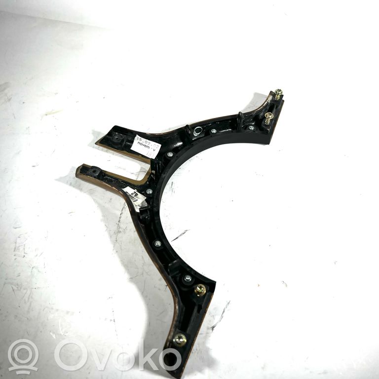 Stūres ass dekoratīvā apdare