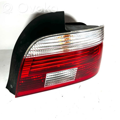 Aizmugurējais lukturis virsbūvē