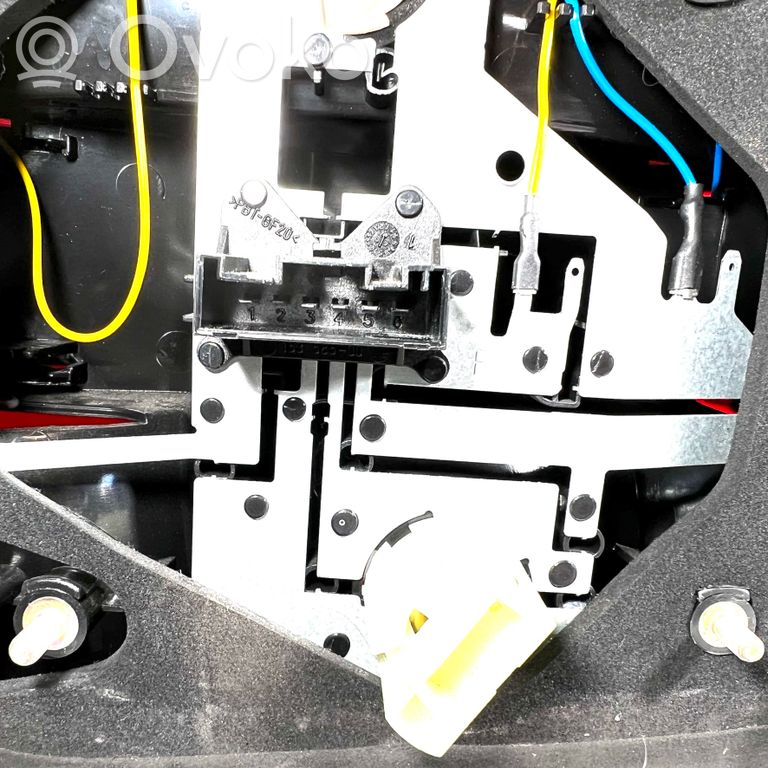 Aizmugurējais lukturis virsbūvē