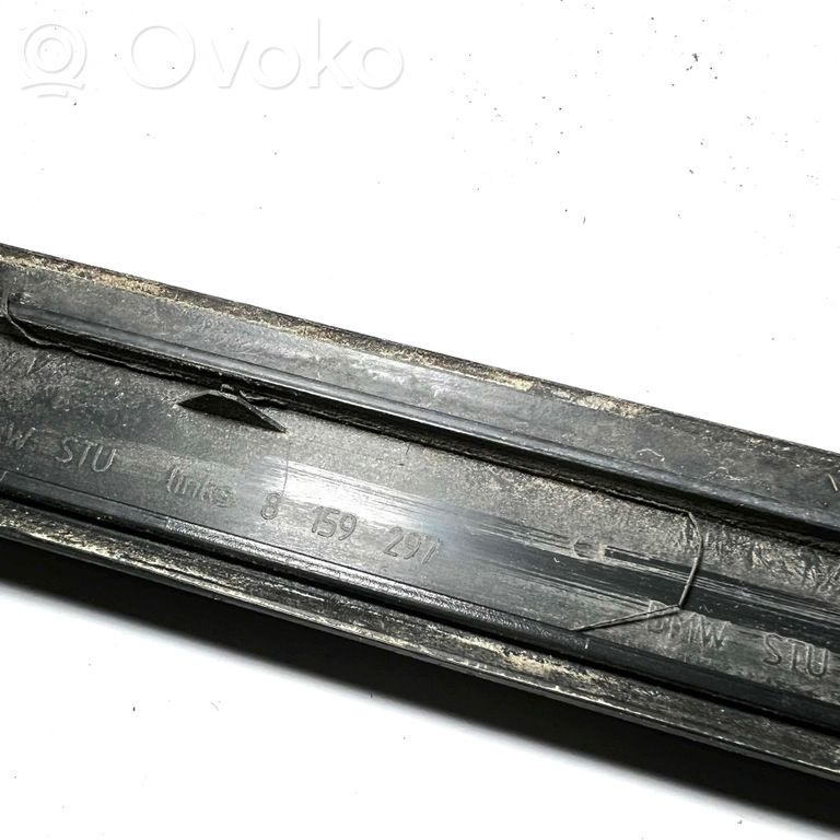 Aizmugurē durvju dekoratīvā apdare (moldings)