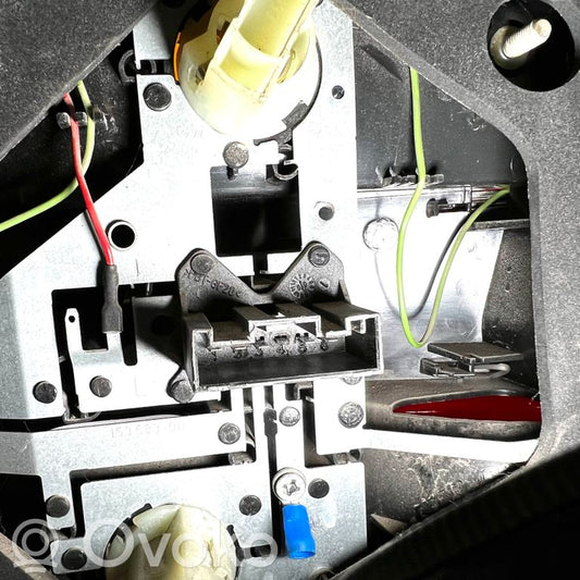 Aizmugurējais lukturis virsbūvē