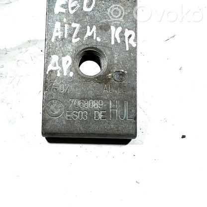 Aizmugurē apakšējā vira (eņģe)