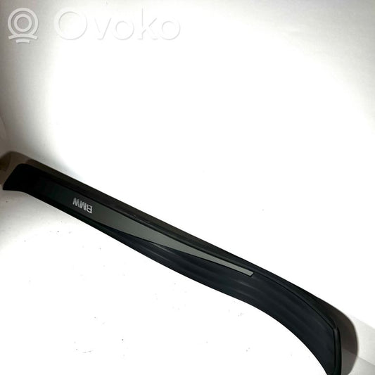 Priekšējā sliekšņa dekoratīvā apdare (iekšējā)