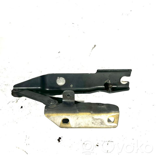 Dzinēja pārsega eņģe (-es)