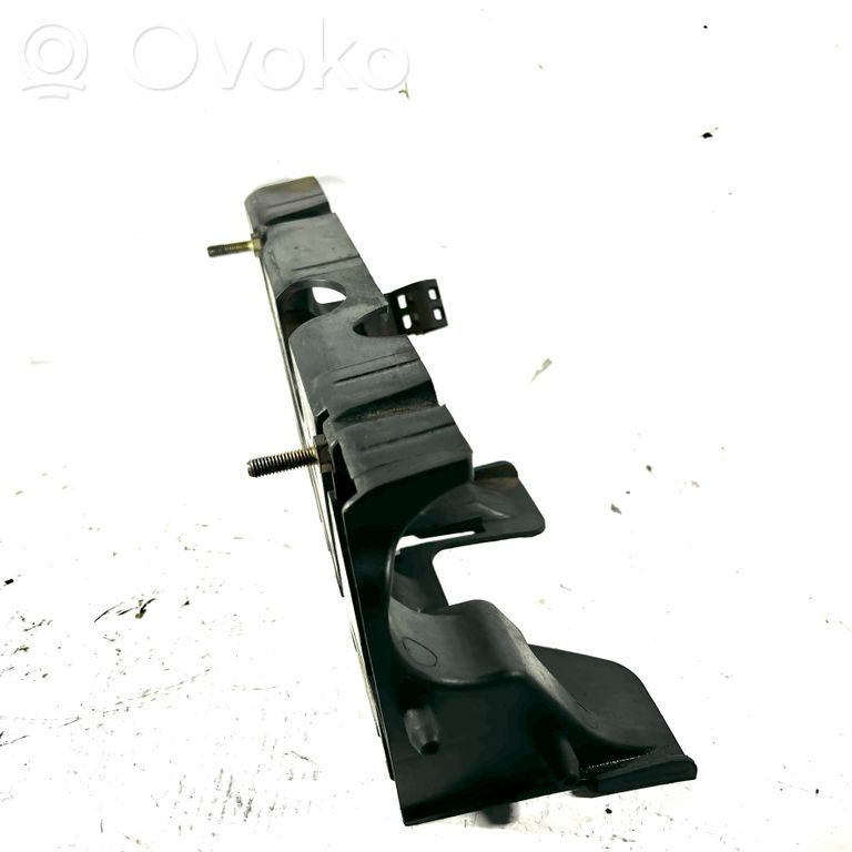 Cita veida dzinēja nodalījuma detaļa