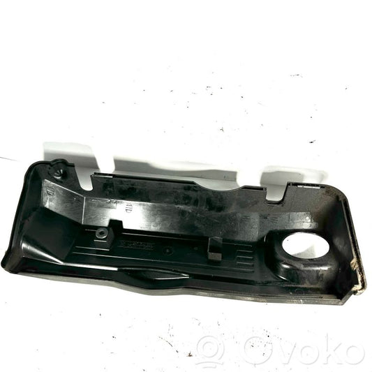 Dzinēja pārsegs (dekoratīva apdare)