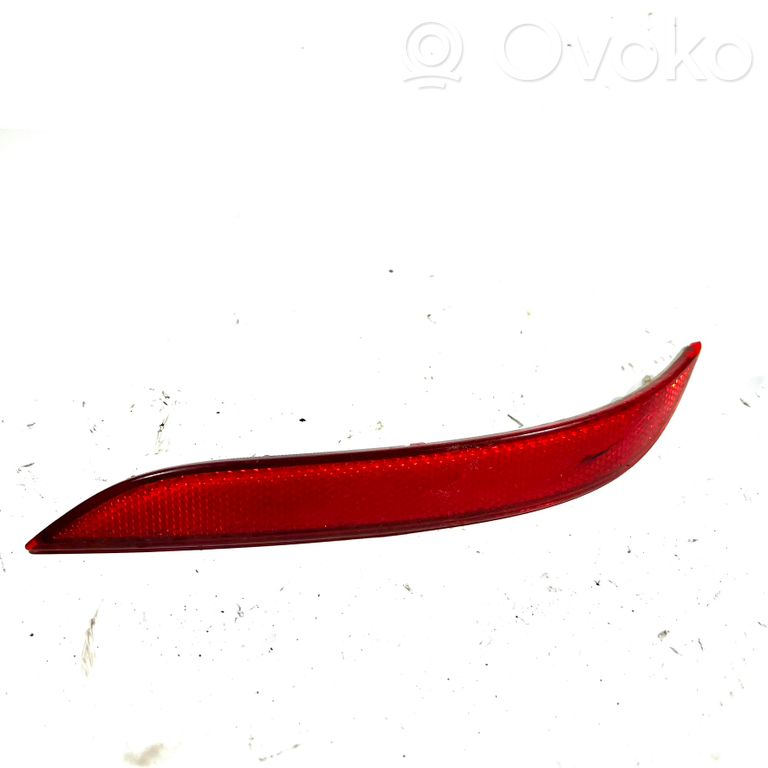 Aizmugurē atstarotājs