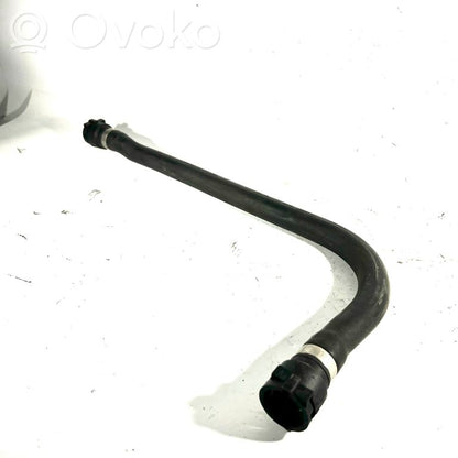 Caurulīte (-es) / šļūtene (-es)