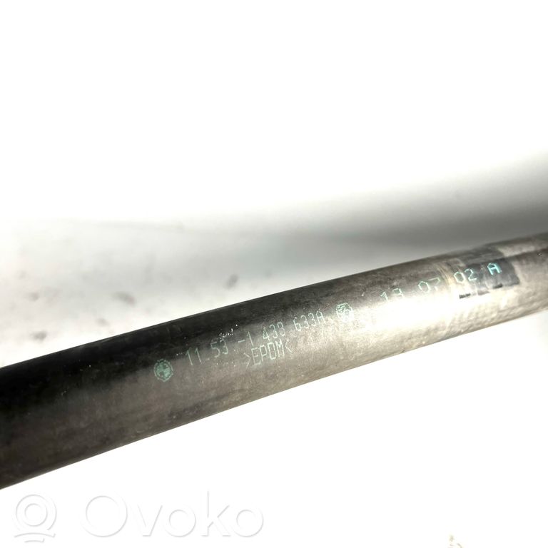 Caurulīte (-es) / šļūtene (-es)