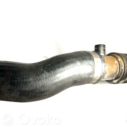 Caurulīte (-es) / šļūtene (-es)