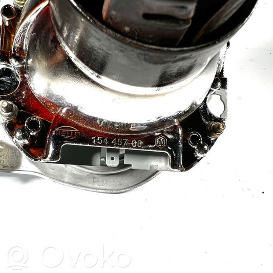 Priekšējā luktura detaļa