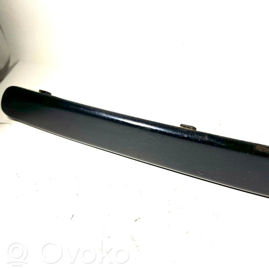 Priekšpusē dekoratīva bampera uzlikas