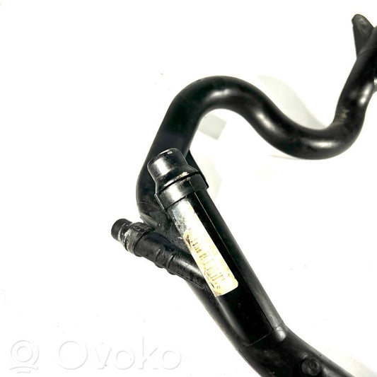 Caurulīte (-es) / šļūtene (-es)