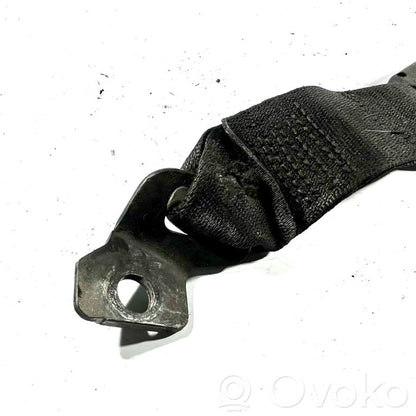 Vidējās jostas sprādze (aizmugurē)