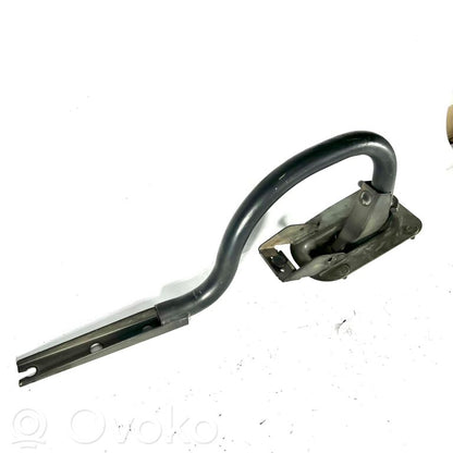 Aizmugurējā pārsega eņģe (-ess)