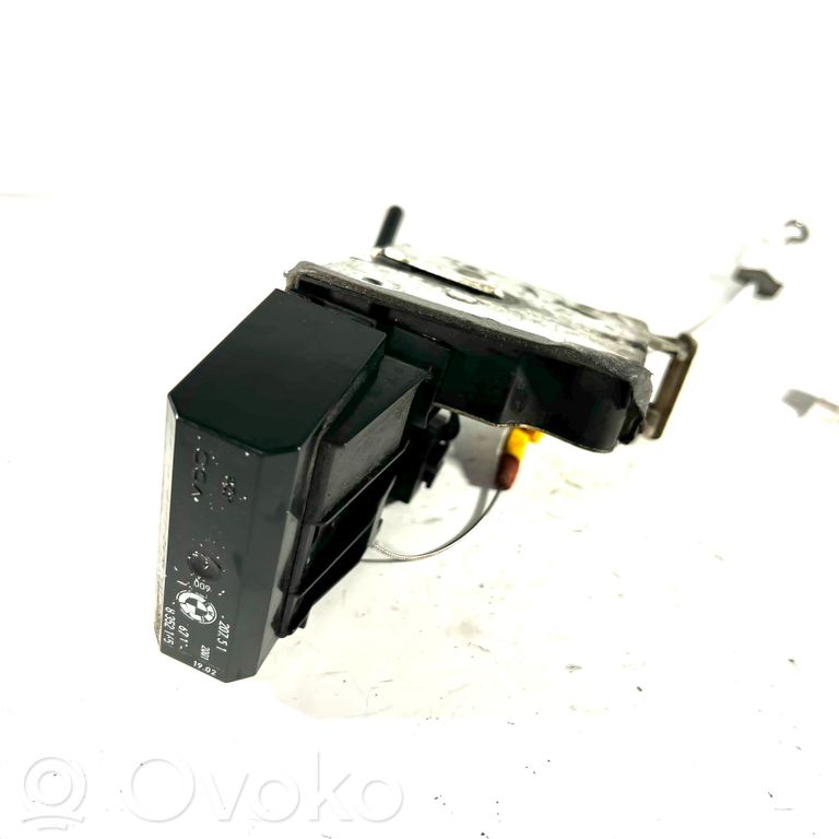 Aizmugurē slēdzene