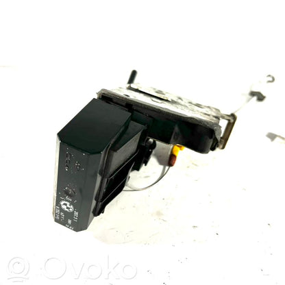 Aizmugurē slēdzene