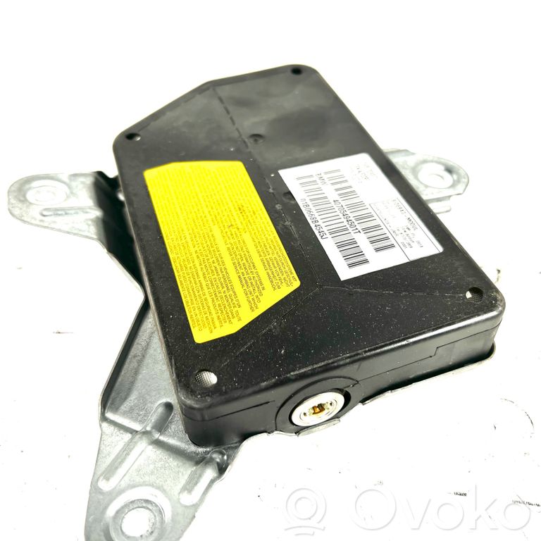 Aizmugurējo durvju drošības spilvens