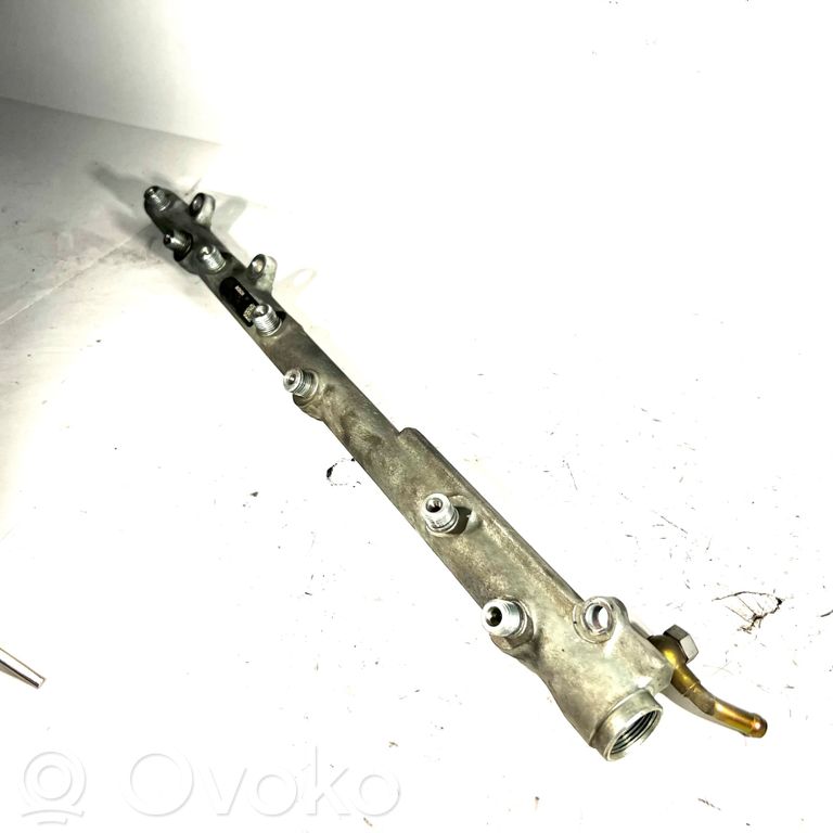 Degvielas maģistrālā caurule