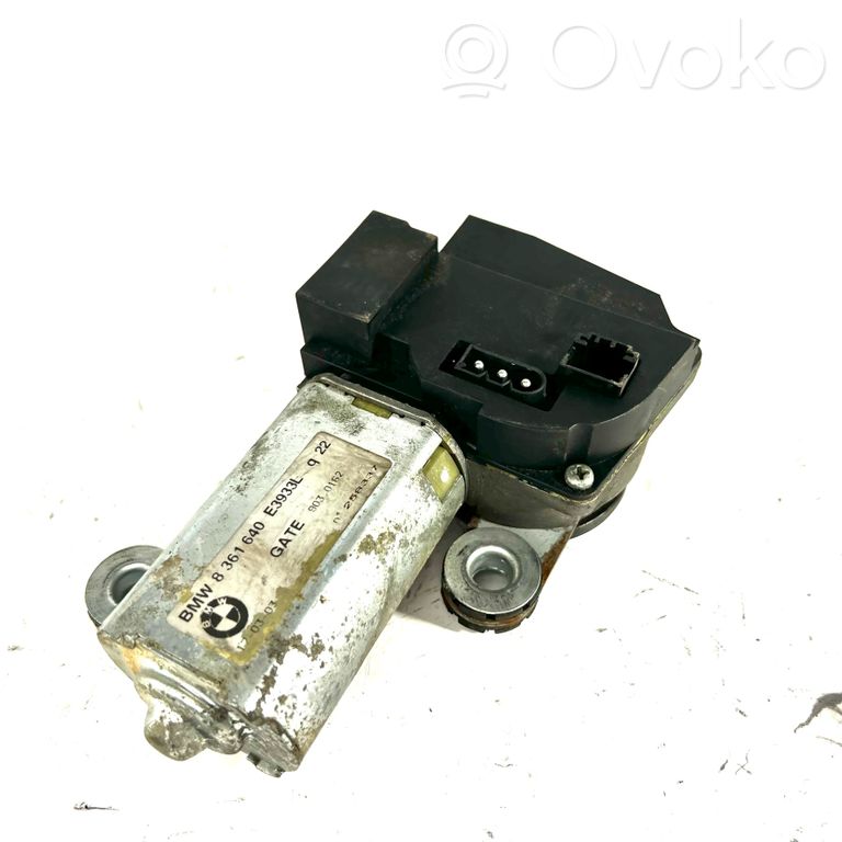 Aizmugurējā loga tīrītāja motoriņš