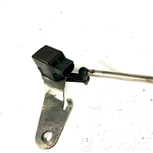 Augstuma sensors (priekšējo lukturu)