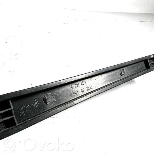 Aizmugurējā loga tīrītāja kājiņa