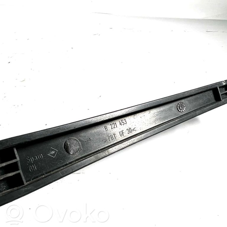 Aizmugurējā loga tīrītāja kājiņa