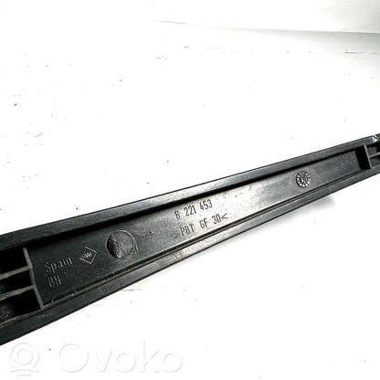 Aizmugurējā loga tīrītāja kājiņa