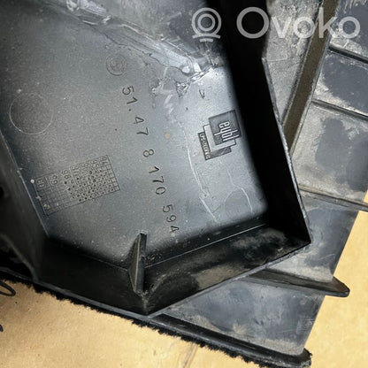 Bagāžnieka sānu apakšējās apdares panelis