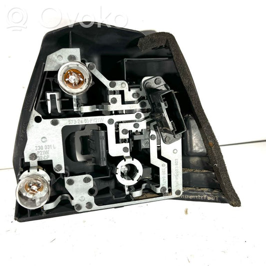 Aizmugures spuldzes vāka turētājs