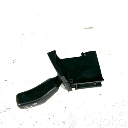 Stūres augstuma vadības slēdzis