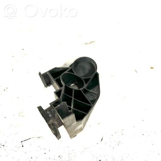 Priekšpusē bampera turētājs