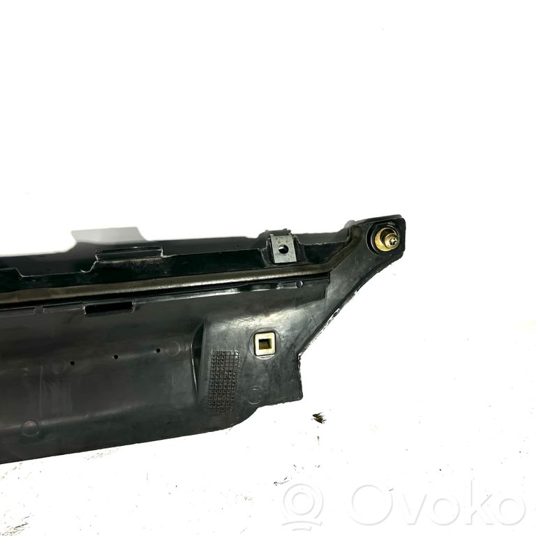 Cita veida dzinēja nodalījuma detaļa