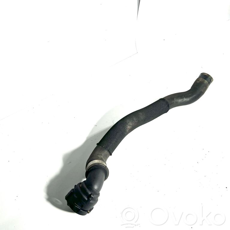 Caurulīte (-es) / šļūtene (-es)