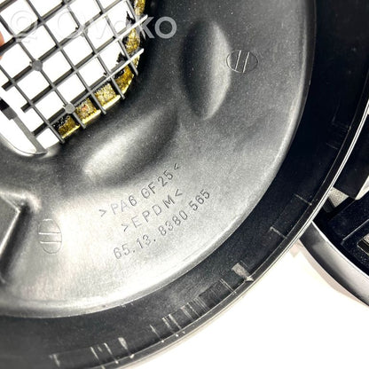 Skaļrunis (-i) aizmugurējā palodzē