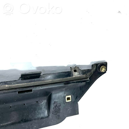 Cita veida dzinēja nodalījuma detaļa