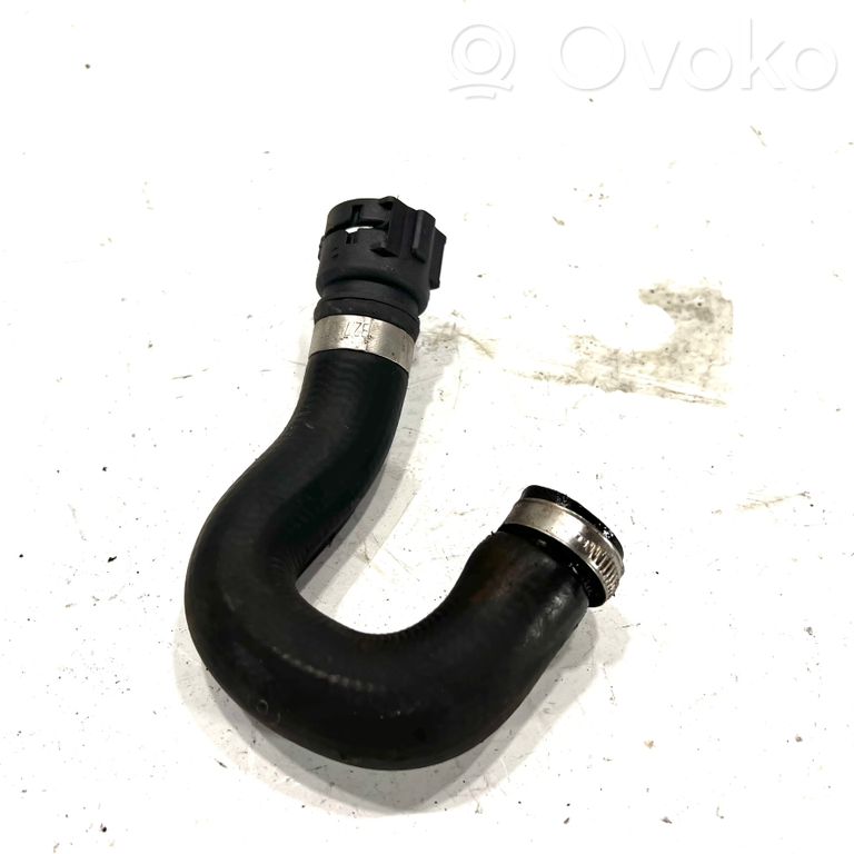 Caurulīte (-es) / šļūtene (-es)