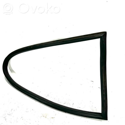 Aizmugurējās puses stikla apdare