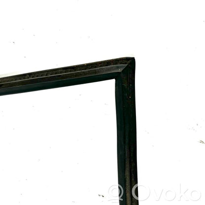 Aizmugurējās puses stikla apdare