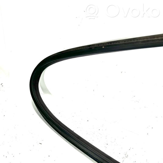 Aizmugurējās puses stikla apdare