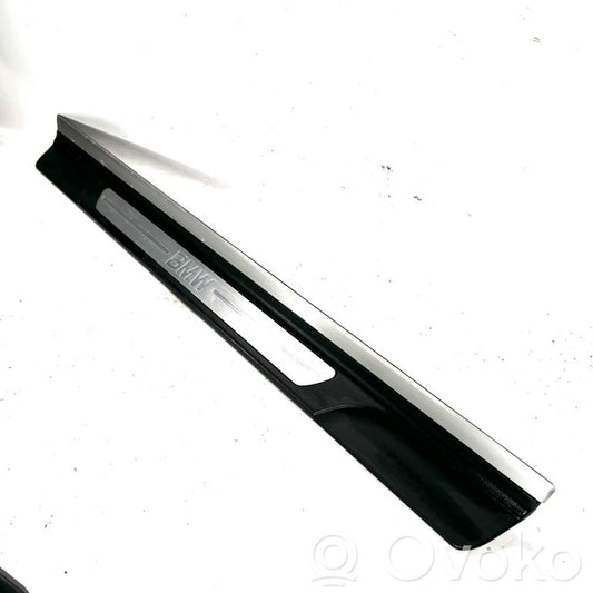 Priekšējā sliekšņa dekoratīvā apdare (iekšējā)