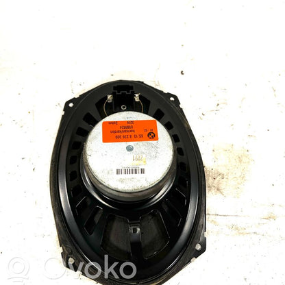 Skaļrunis (-i) aizmugurējā palodzē