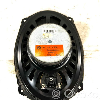 Skaļrunis (-i) aizmugurējā palodzē